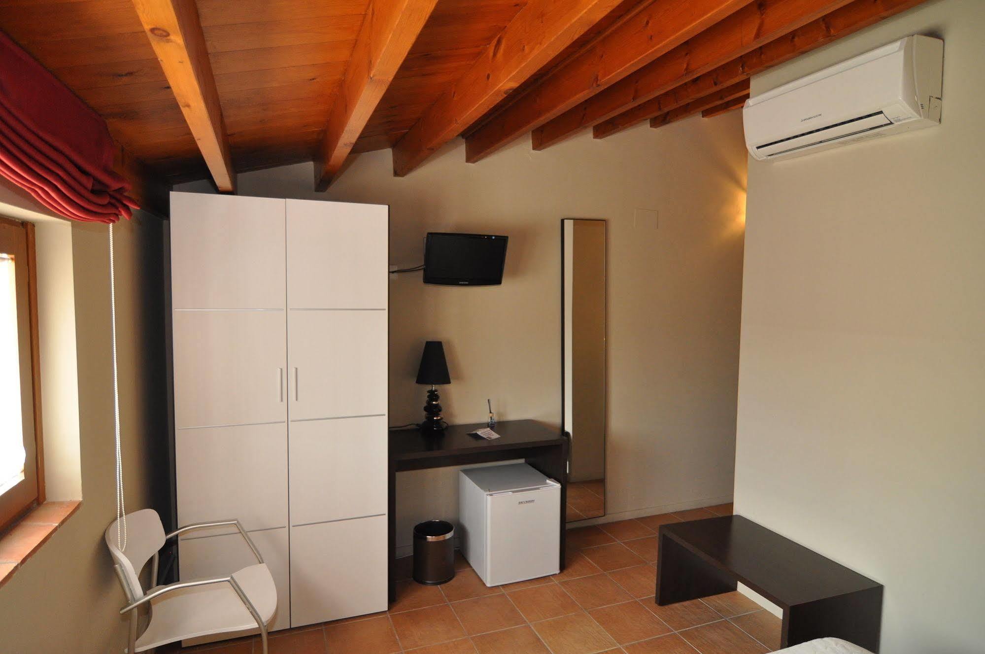 Hostal De Cabrit Sant Mateu Extérieur photo